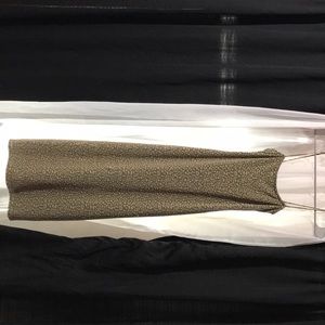 Selling this maxi dress worn only once